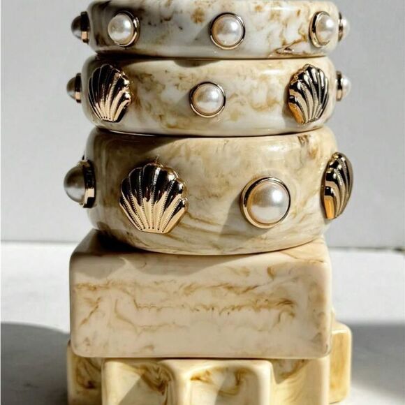 Boho Shell Bangle Q144 - Picture 2 of 7